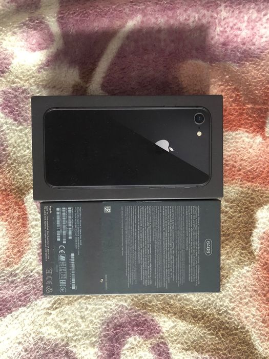 Продам или обменяю айфон 8 64 гб акб 76% в идеальном состоянии