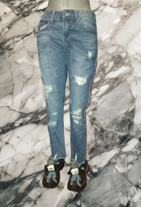 Дамски нови дънки по 20лв