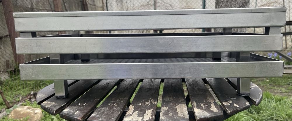 Vând set de 3 tăvi din inox