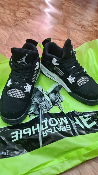 Продаю обувь Jordan 4