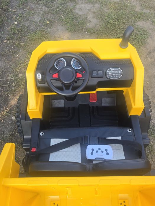 Электромобиль самосвал