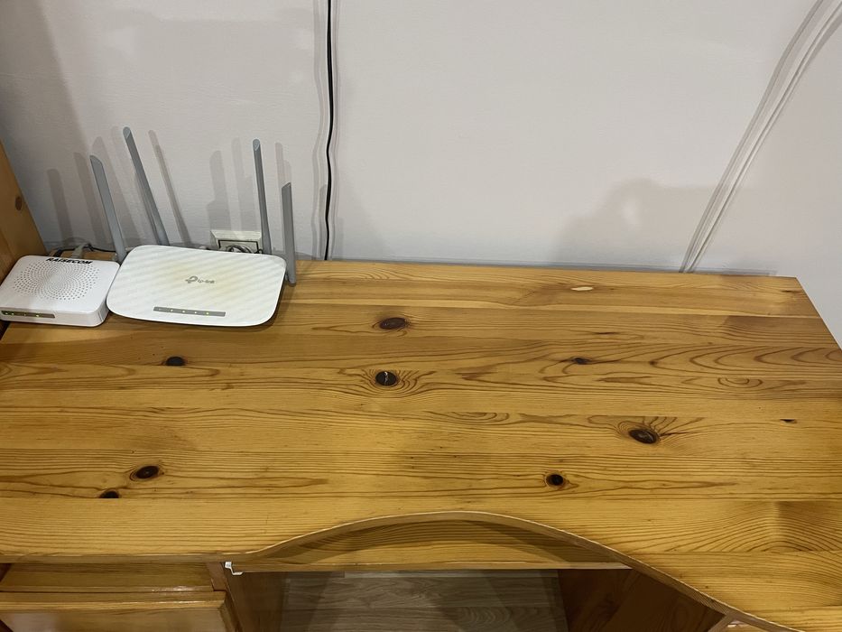 Продавам: 3 легла + 1 матрак, 2 бюра и 1 гардероб