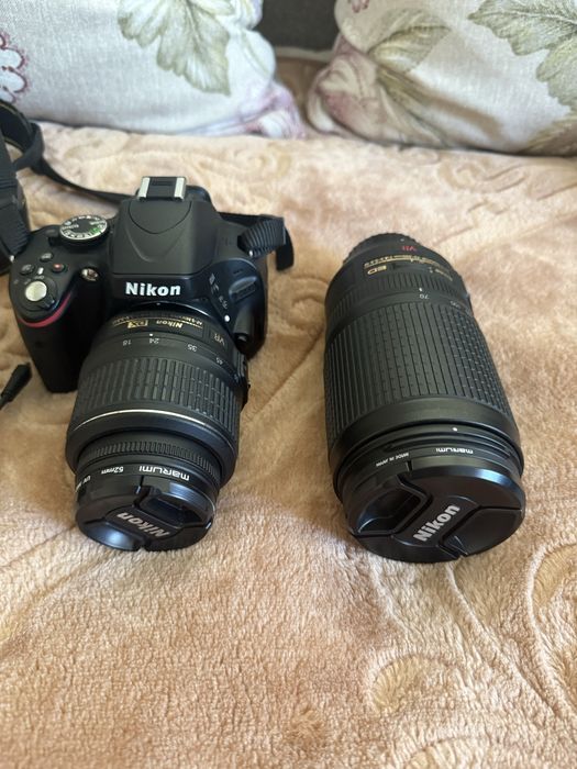 Nikon D3300 + obiective 18-55mm VR și 70-300mm VR