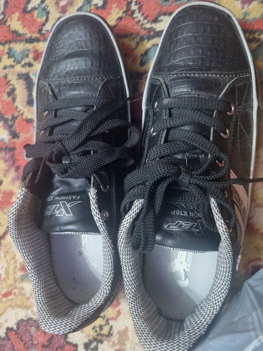 Продам кроссовки