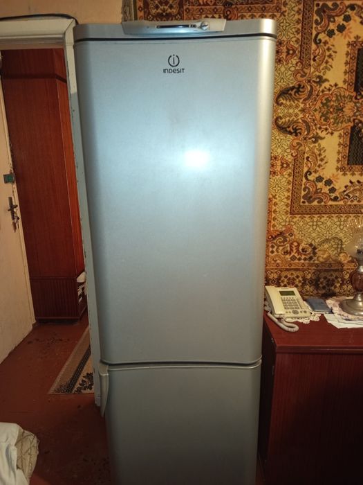 Продам холодильник INDESIT