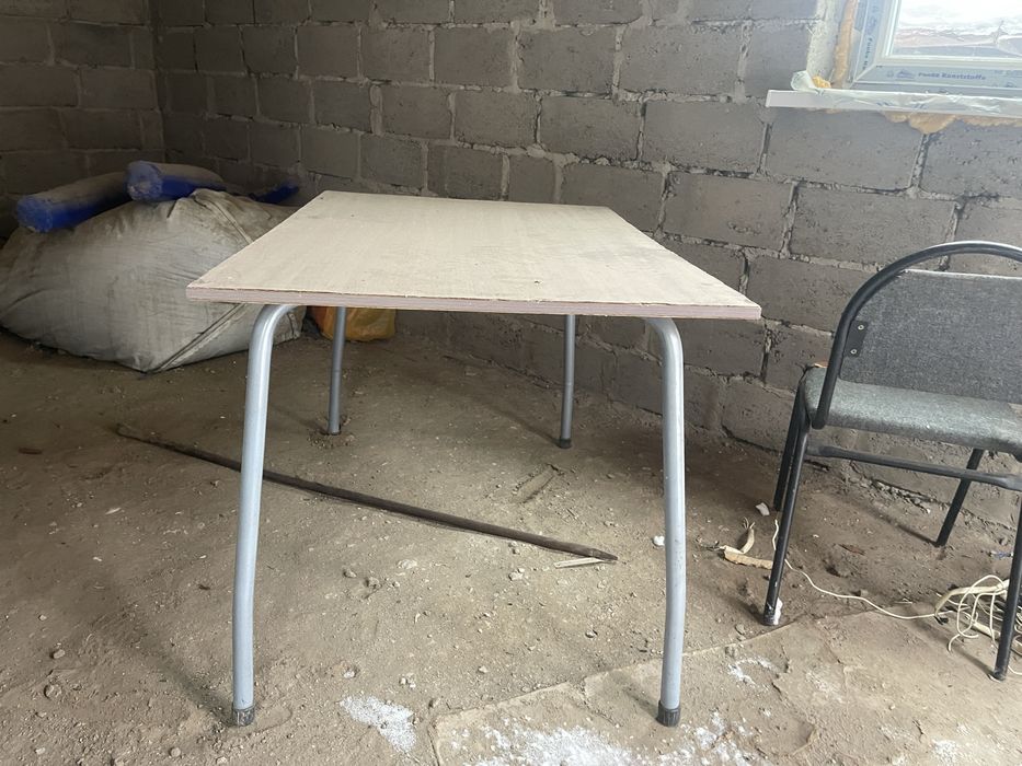 Стол таких7 штук