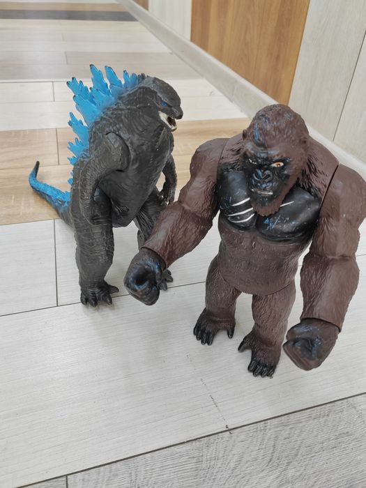 Jucării Godzilla și King Kong