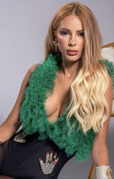 Боди със зелени детайли