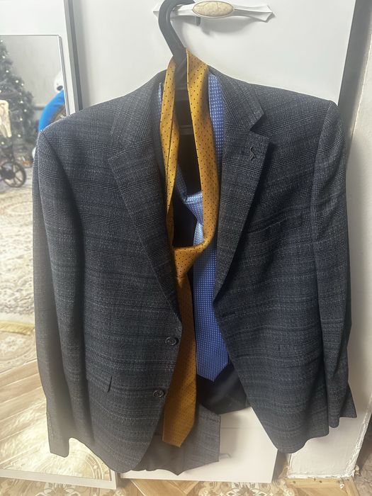 Продам кастюмы молодежные!