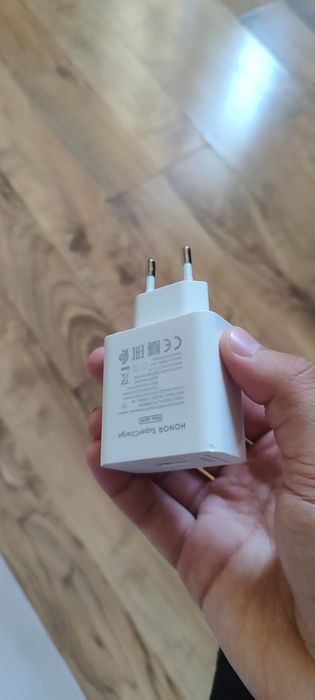 Продам оригинал блок питание 66w от Honor