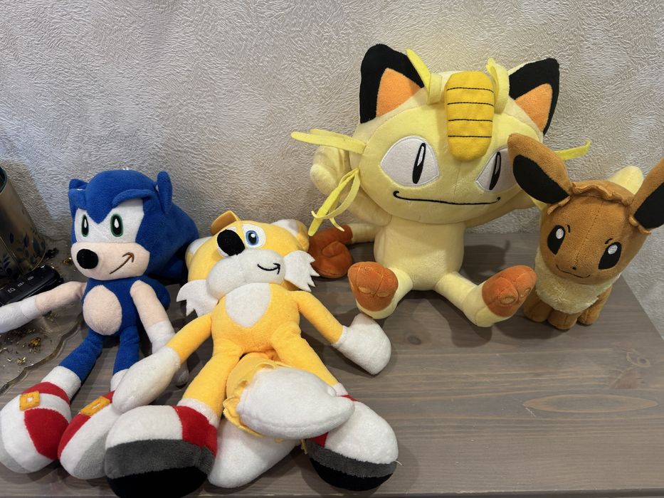 Соник, Тейлз, Мяут. Покемоны