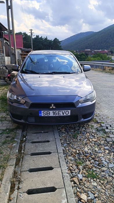 Vând Mitsubishi lancer