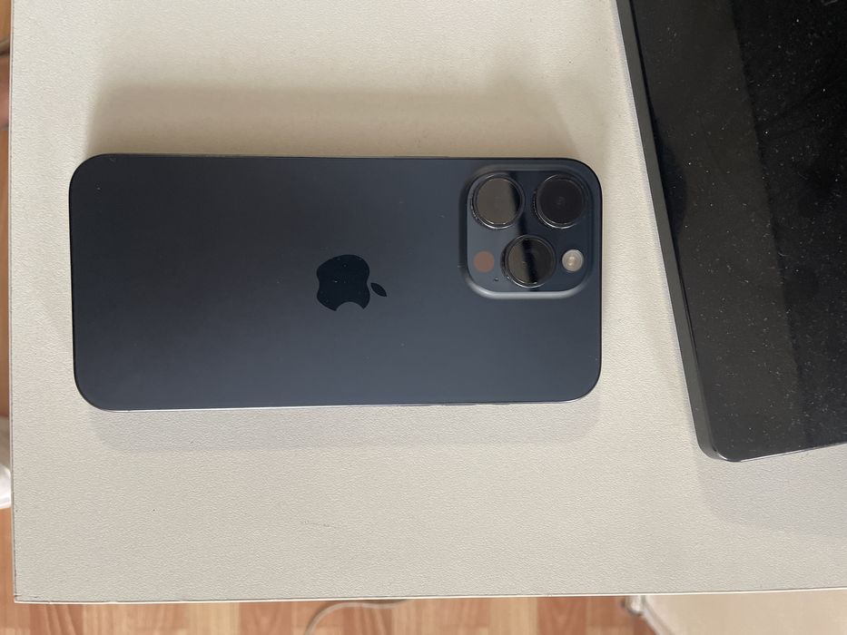 Продам iPhone 15 Pro Max