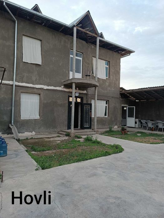 Qumariqda Katta hovli uy sotiladi 5 xona 2xol 3ta sanuzel.