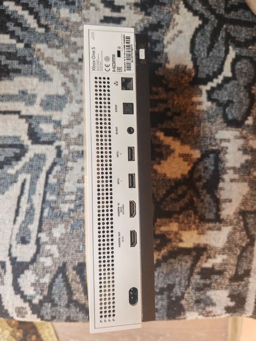XBOX one s 1TB+volan (citiți descrierea)
