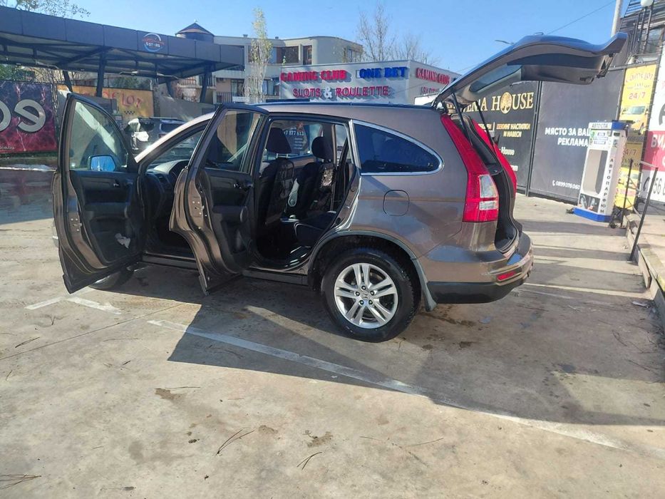 Продавам Honda CR-V