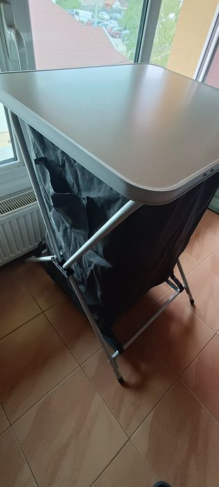 Сгъваем шкаф за къмпинг.