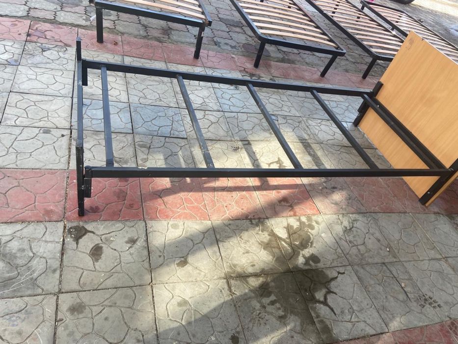 срочно продаю мебель кровать