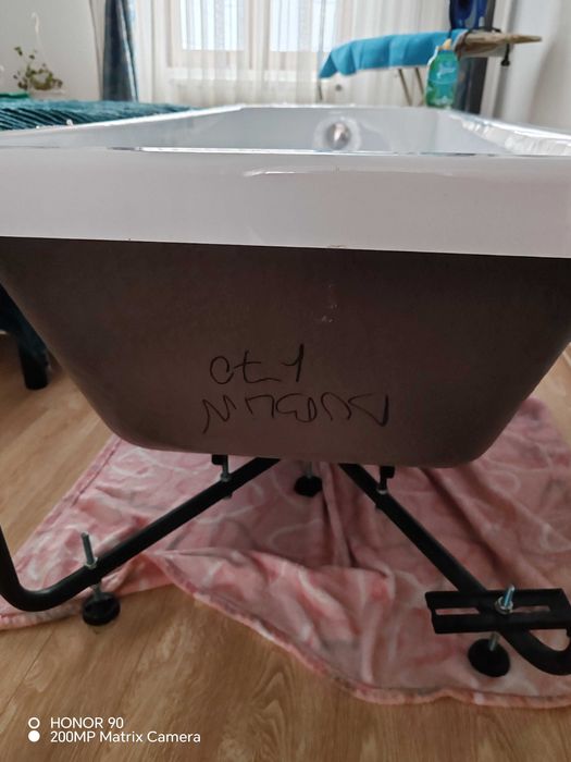 Cada baie stare foarte bună folosita puțin. Dimensiuni 170 lungimea