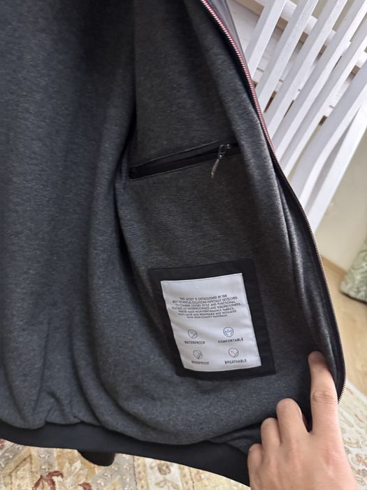 Продам куртку, ветровку Karllagerfeld