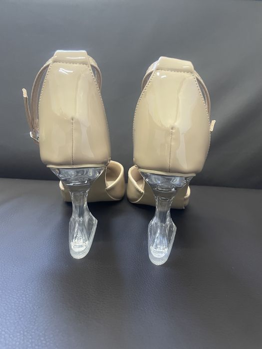 Pantofi.                                marimea 36