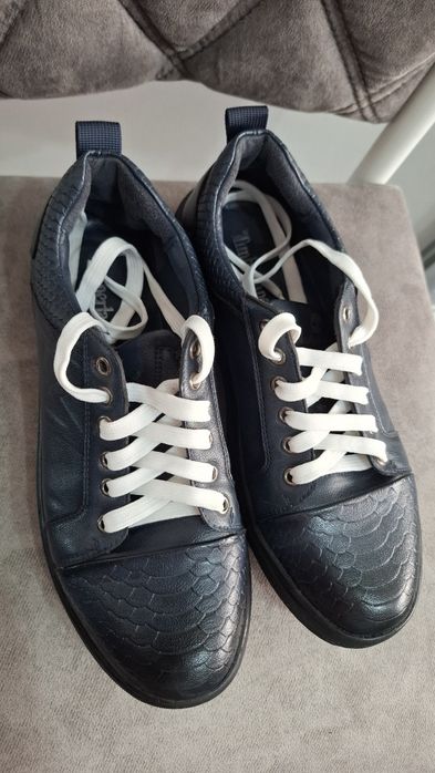 Продам туфли для подростка.