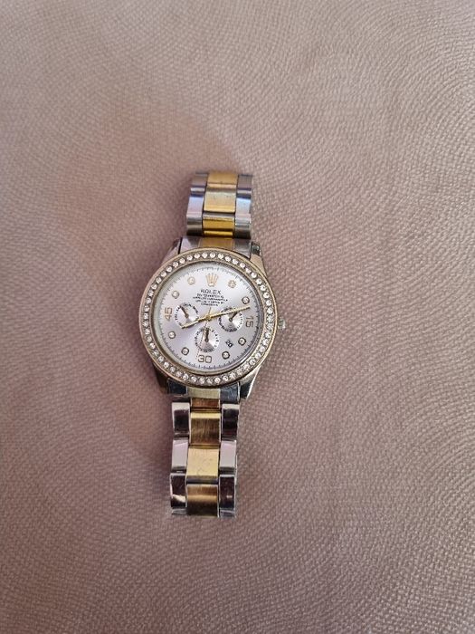 Дамски часовник с метална верижка