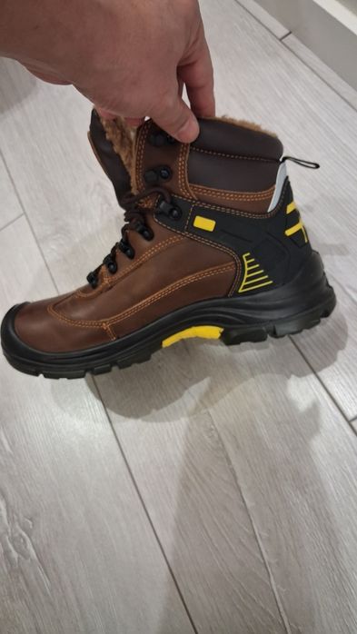 Спецботинка земные