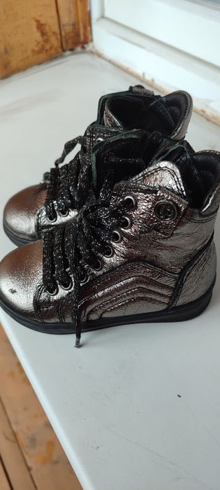 Детские весенние сапоги