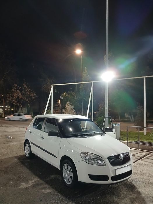 Шкода фабия 1.4 Сотилади