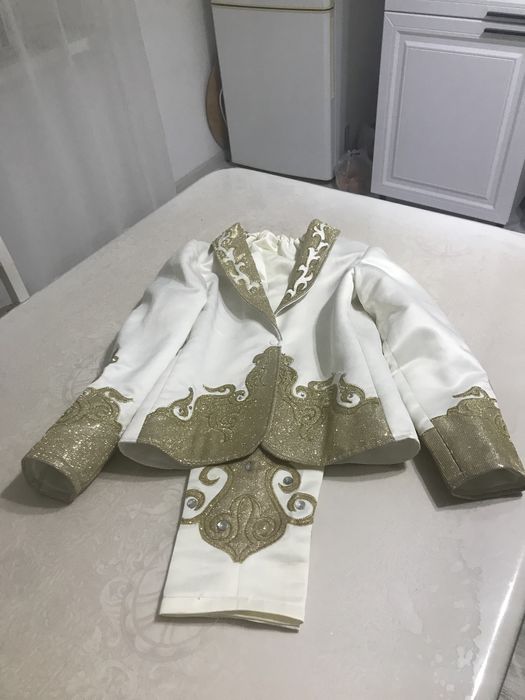 Продаю костюмы для мальчиков