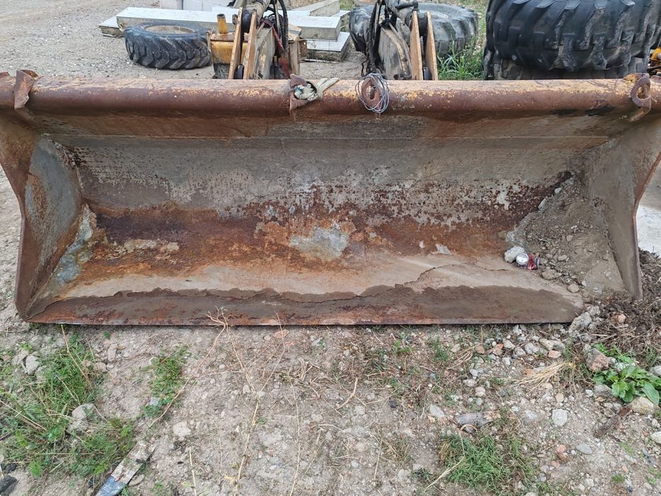 Brat fata cu cupa buldoexcavator Caterpillar 432E 2008