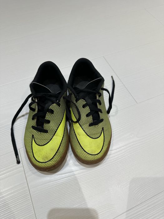 Nike детски обувки за зала размер 36