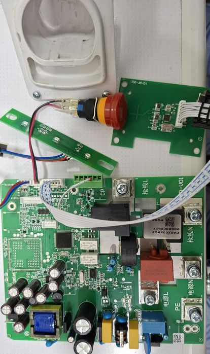 Плата в сборе от домашнней зарядки электромобиля.