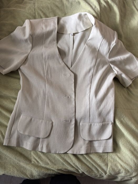 Продавам дамски костюм