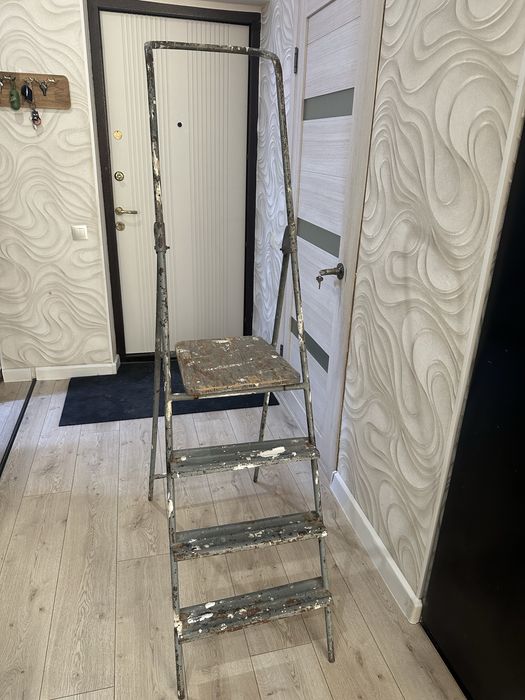 Продам б/у стремянку