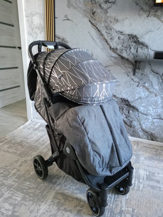 Коляска прогулочная