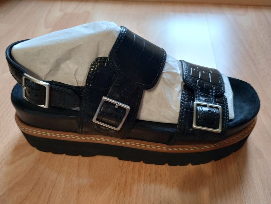 Нови дамски сандали Clarks 40