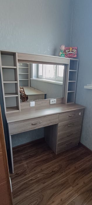 Продается компьютерный стол, будуар.