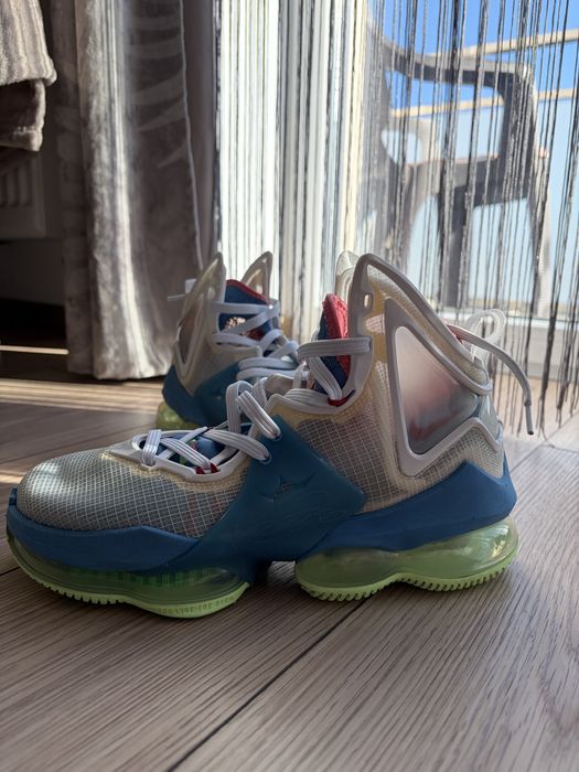 Nike LeBron 19 Tropical
