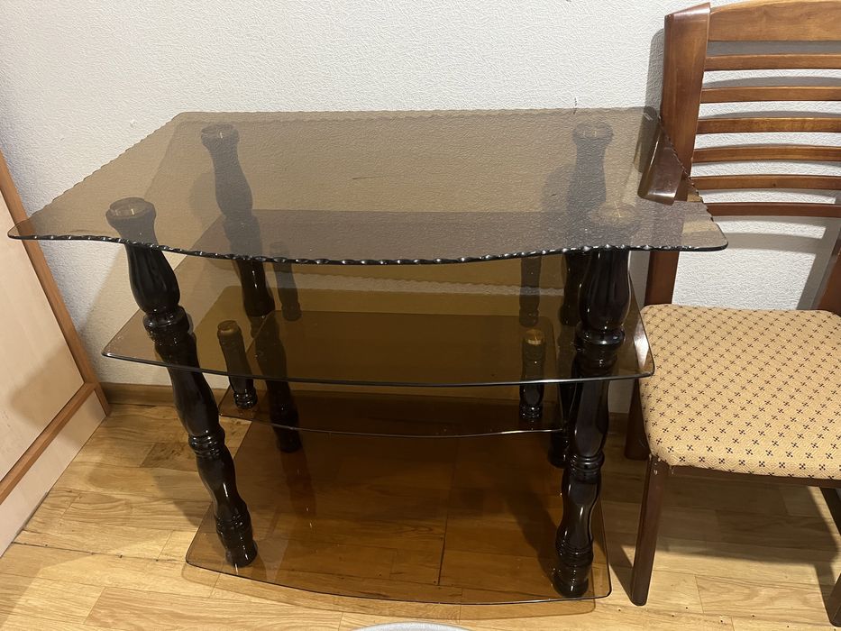 Стеклянный стол б/у