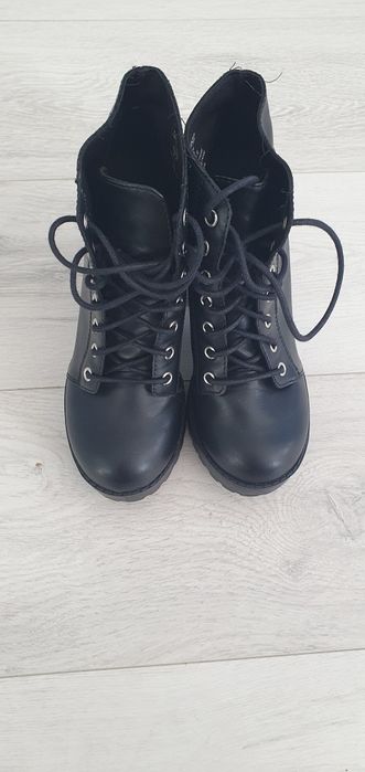 Продам демисезонные ботинки 36 размера