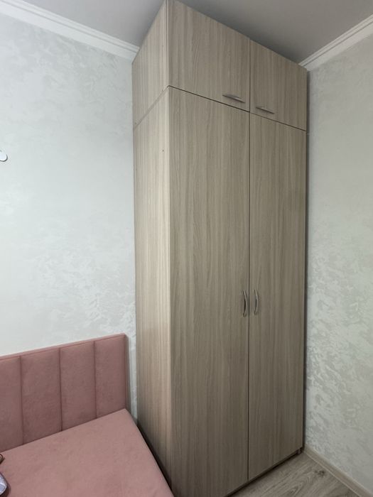 Продам шкаф высокий.