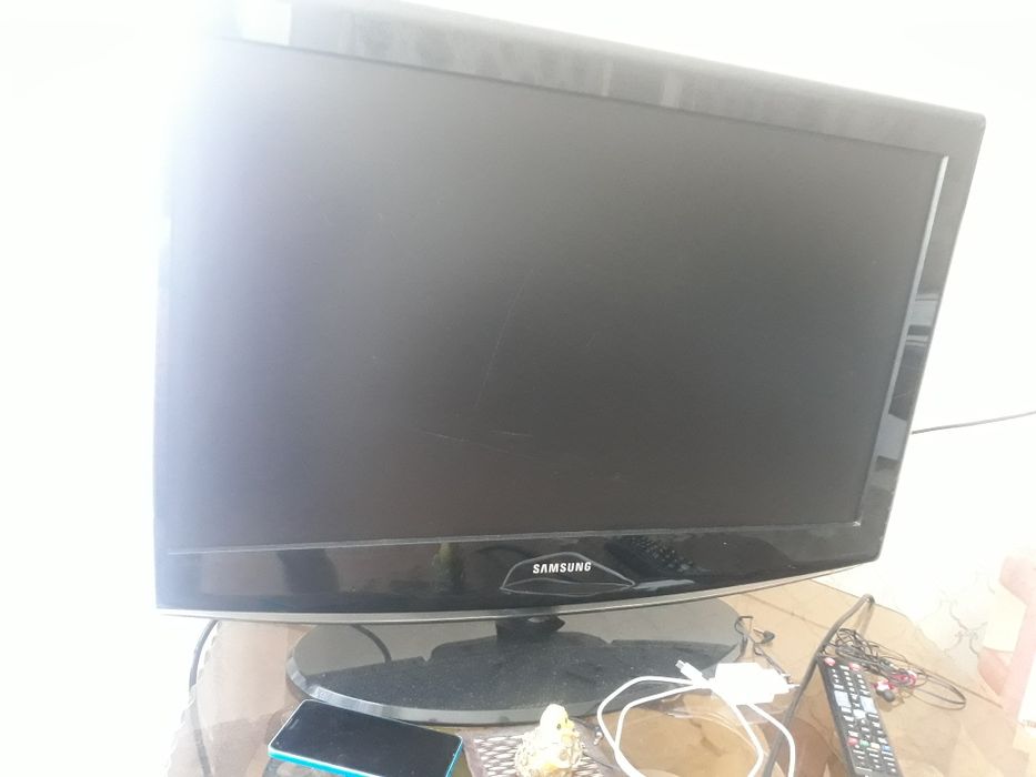 Продам телевизор Самсунг 32 дюймов