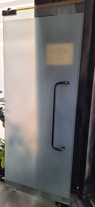 Дверь стеклянная