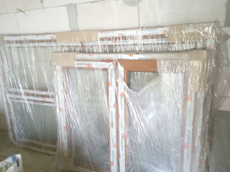 Vând ușă cu sticlă balcon și geam noi,culoare maro stejar.Usa dimensiune 210 înălțime pe 125 lățime,iar geamul 110 înălțime pe 120 lățime
