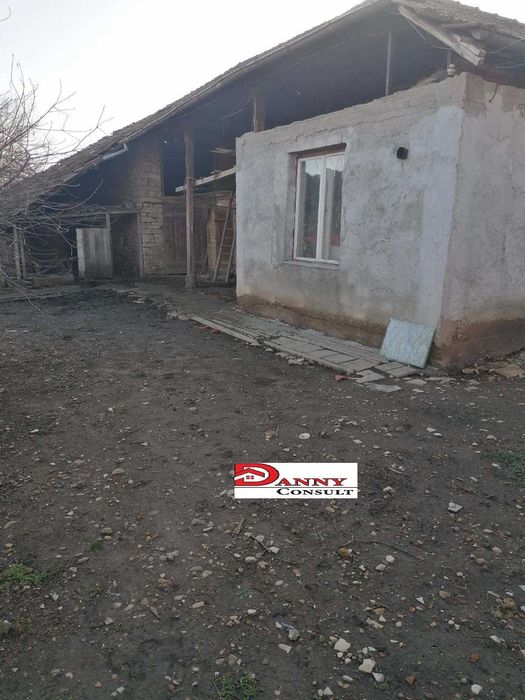 Къща с двор в с. Обединение, обл. Велико Търново