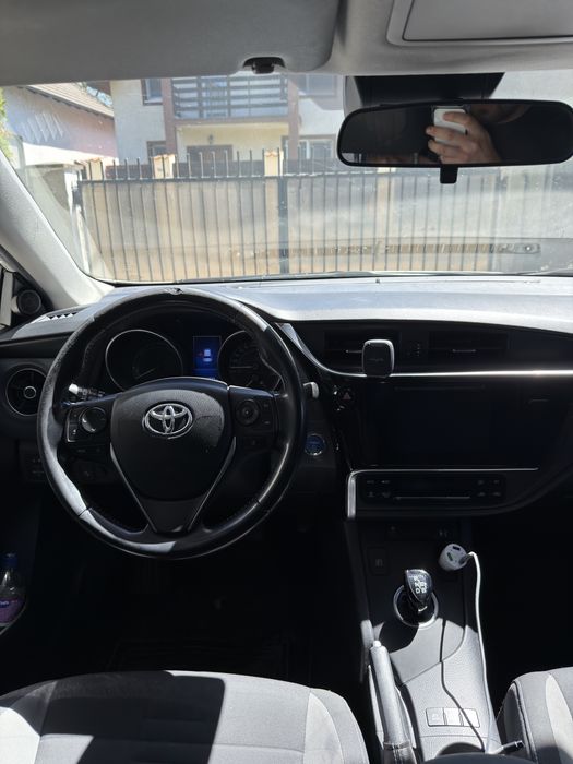 Toyota Auris 2017 hybrid 1.8 automat