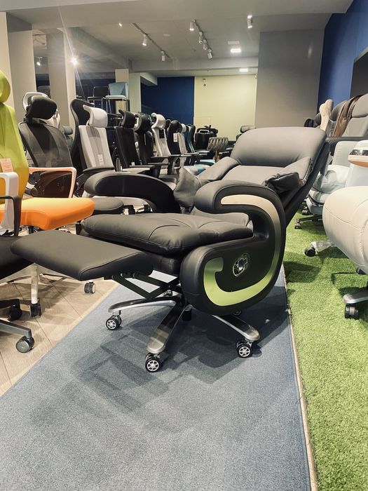 Офисное массажное кресло с электро регулировкой для руководителя