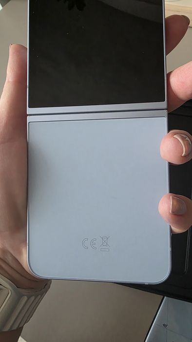 Samsung  Z Flip 6 si Samsung  Galaxy Watch